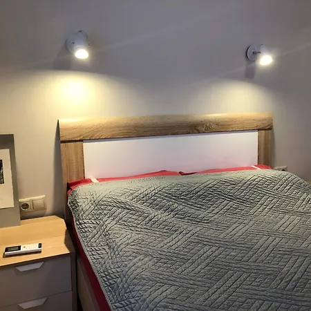 アパート Artistic Neon *