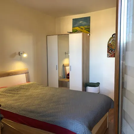 Artistic Neon アパート バンスコ