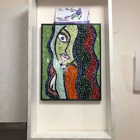 Artistic Neon 아파트 *
