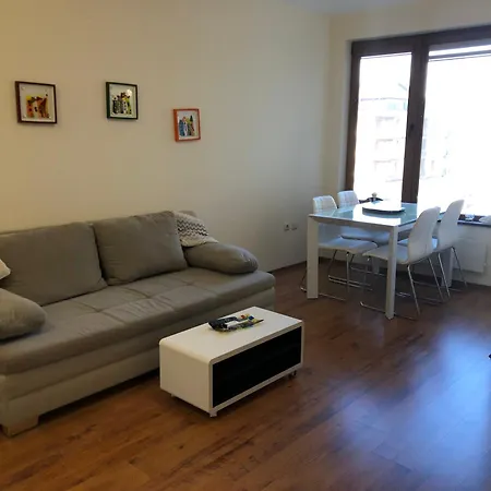 アパート Artistic Neon