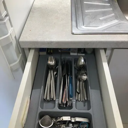 Artistic Neon アパート バンスコ